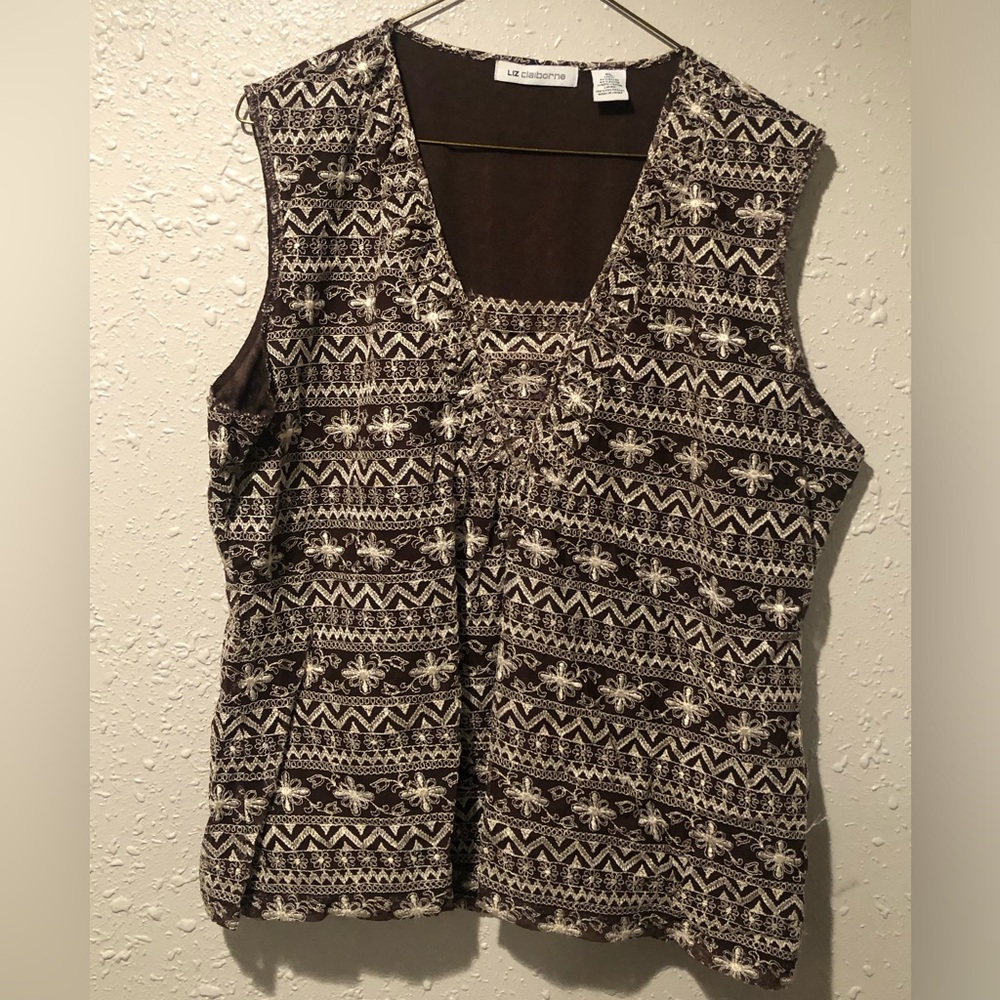 Liz Claiborne XL sleeveless top with delicate stitching